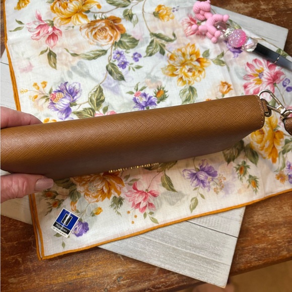 Michael Kors Jet Set Travel Brown Saffiano Leather continental zip aroundWallet - Picture 5 of 12